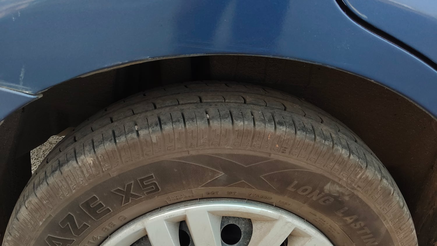 Used 2017 Maruti Suzuki Dzire VXi AMT Petrol Automatic tyres RIGHT REAR TYRE TREAD VIEW