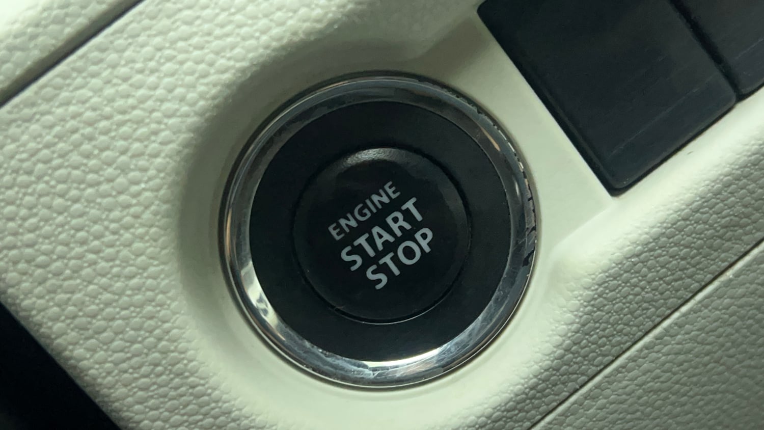 Used 2022 Maruti Suzuki Ignis Zeta 1.2 MT Petrol Manual top_features Keyless start