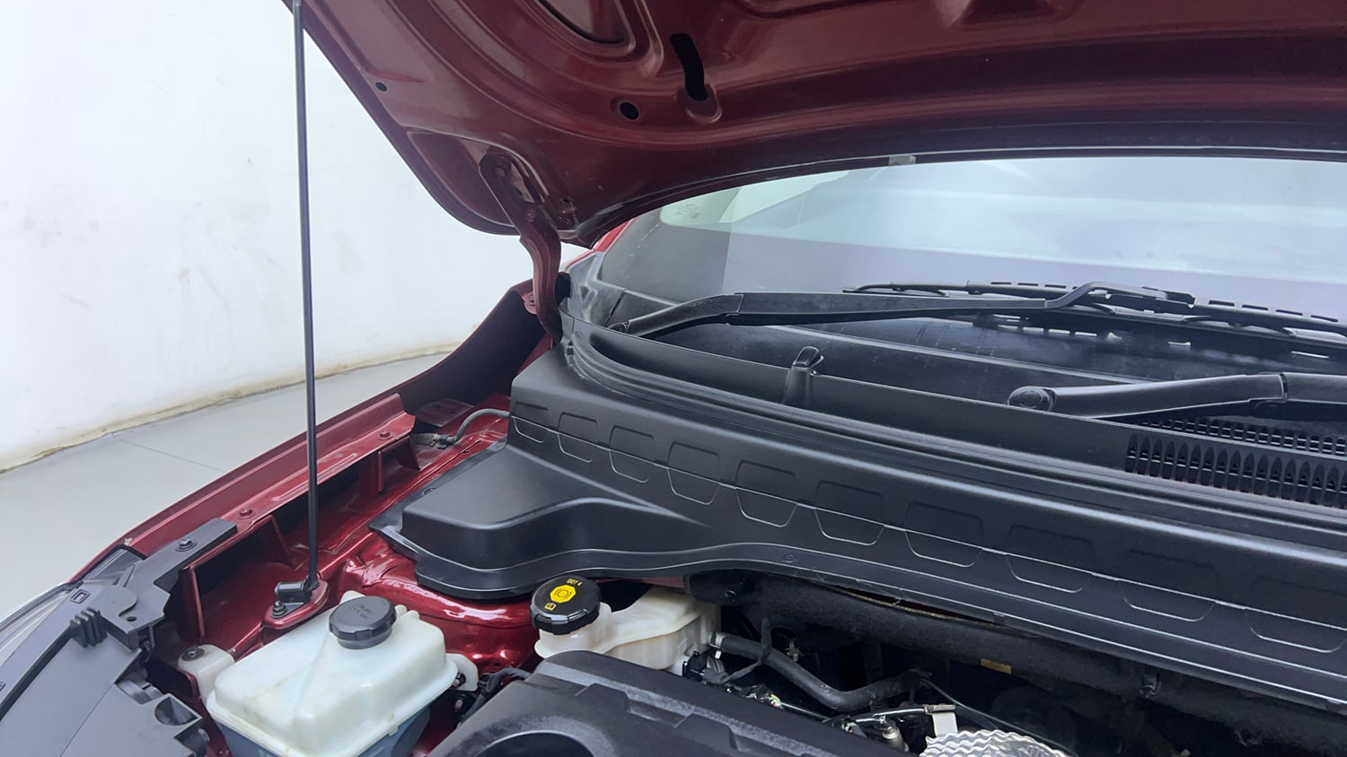 Used 2020 Kia Sonet GTX Plus 1.5 Diesel Manual engine ENGINE RIGHT SIDE HINGE & APRON VIEW
