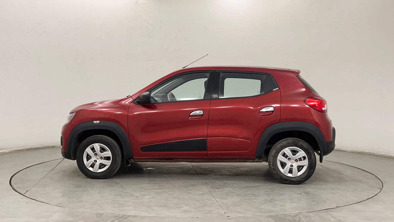 Used 2016 Renault Kwid RXT Petrol Manual exterior LEFT SIDE VIEW
