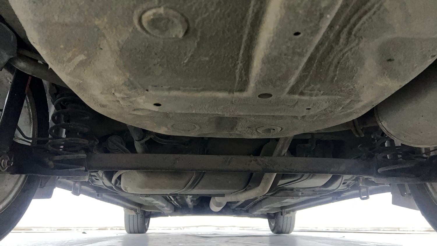 Used 2017 Maruti Suzuki Ciaz Alpha 1.4 MT Petrol Manual extra REAR UNDERBODY VIEW (TAKEN FROM REAR)