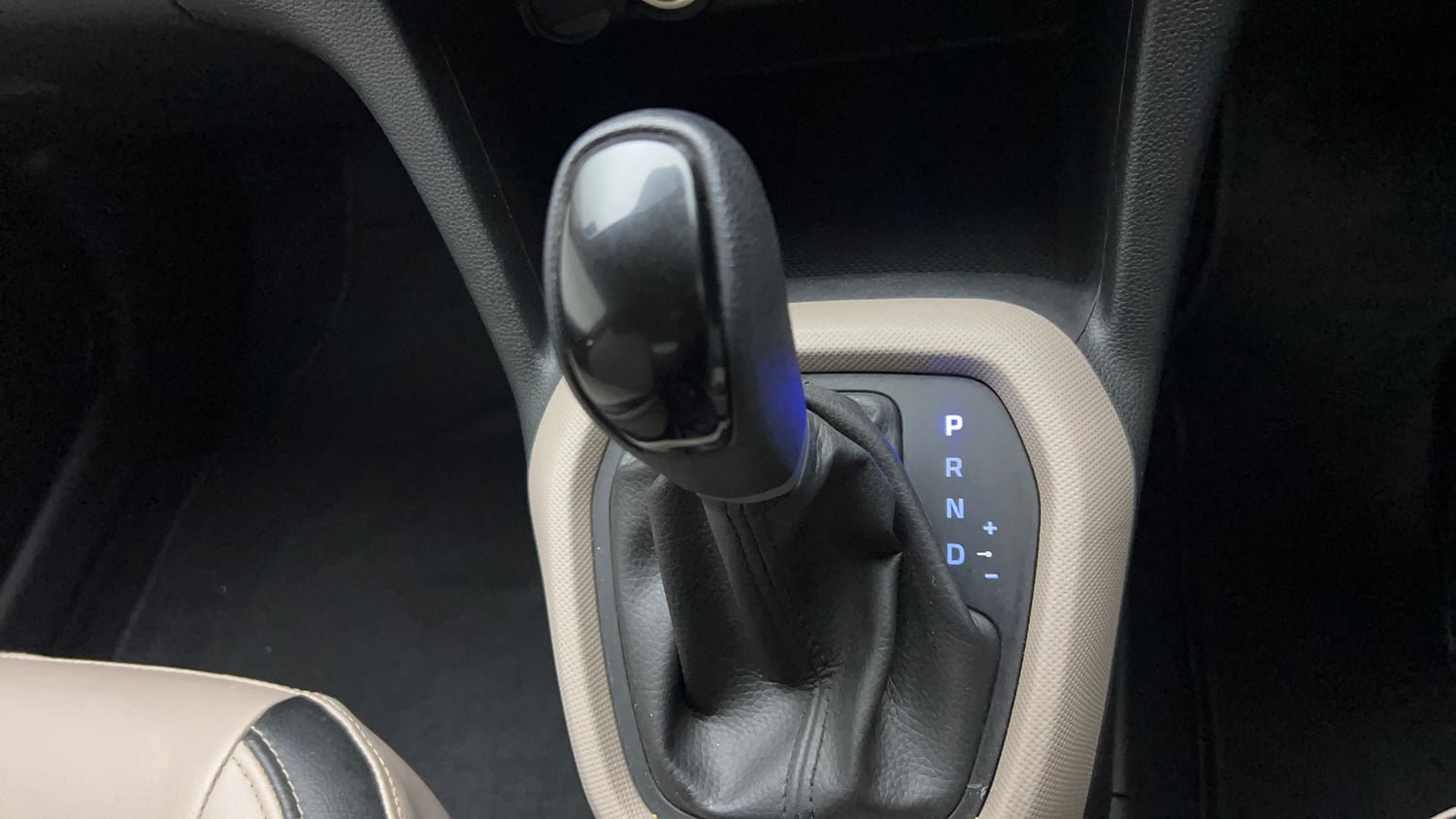 Used 2018 Hyundai Grand i10 Sportz (O) AT 1.2 Kappa VTVT Petrol Automatic interior GEAR  KNOB VIEW