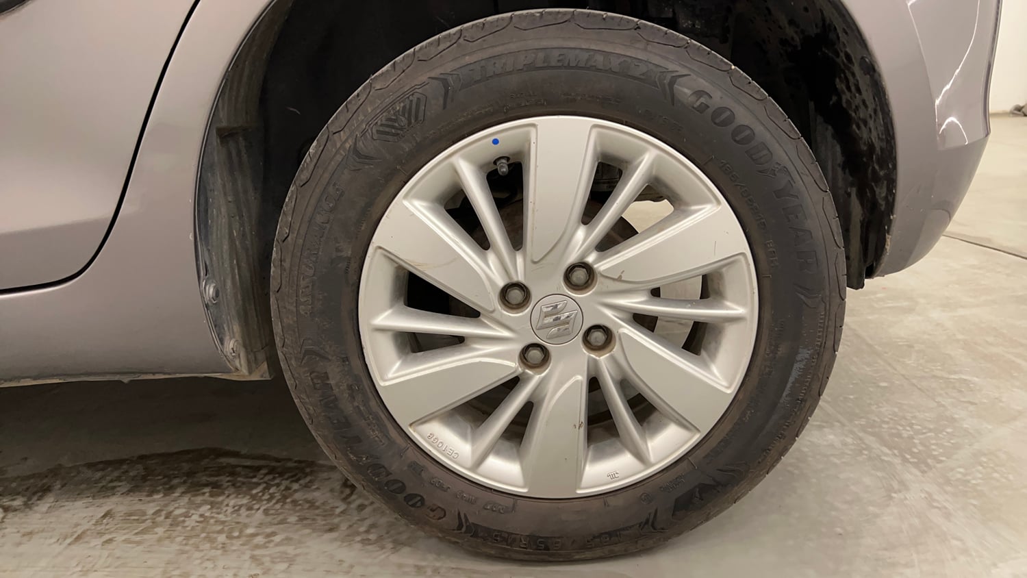 Used 2016 Maruti Suzuki Swift ZXi Petrol Manual tyres LEFT REAR TYRE RIM VIEW