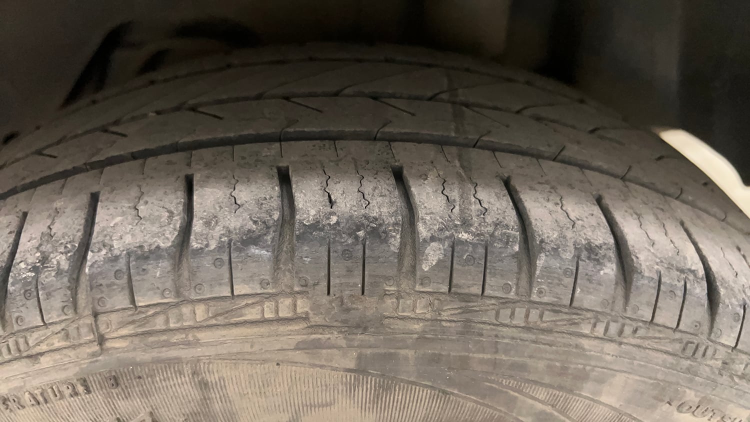 Used 2017 Ford Figo Aspire Titanium1.5 TDCi Diesel Manual tyres LEFT REAR TYRE TREAD VIEW