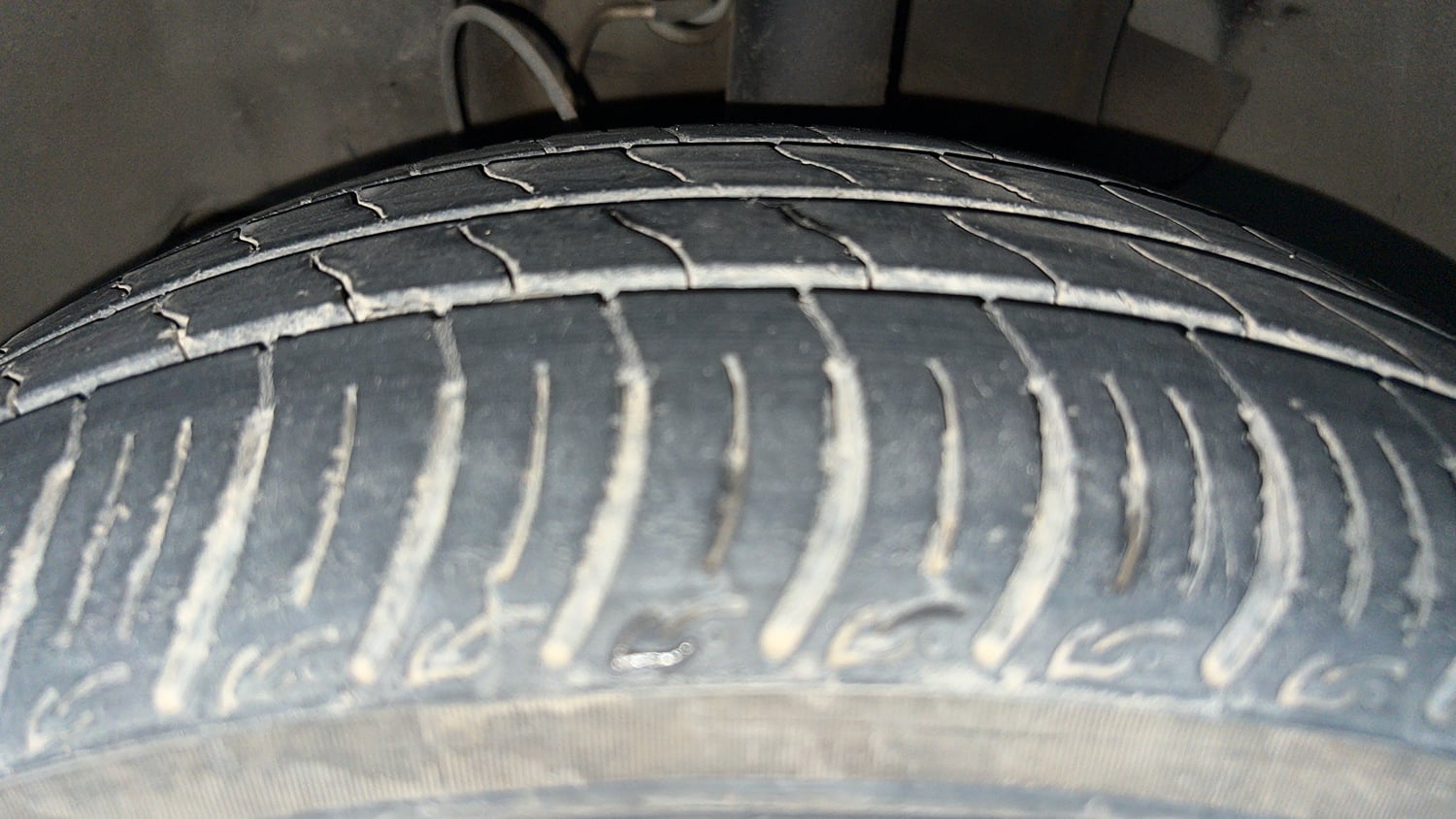 Used 2021 Tata Tigor XMA Petrol Automatic tyres LEFT FRONT TYRE TREAD VIEW