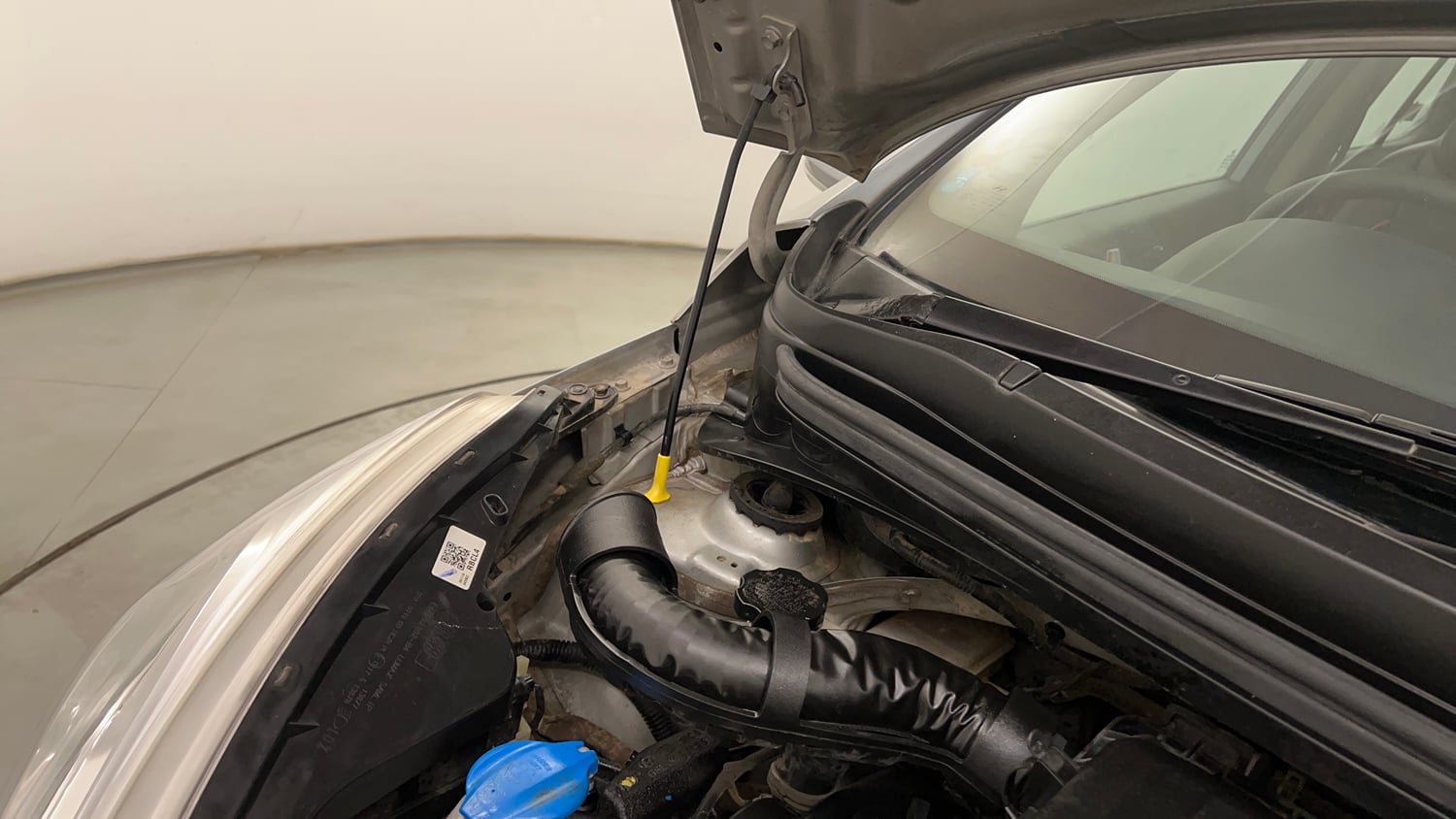 Used 2019 Hyundai Grand i10 Sportz 1.2 Kappa VTVT CNG (Outside Fitted) Cng Manual engine ENGINE RIGHT SIDE HINGE & APRON VIEW