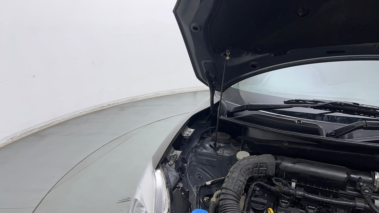 Used 2022 Maruti Suzuki Dzire VXi Petrol Manual engine ENGINE RIGHT SIDE HINGE & APRON VIEW