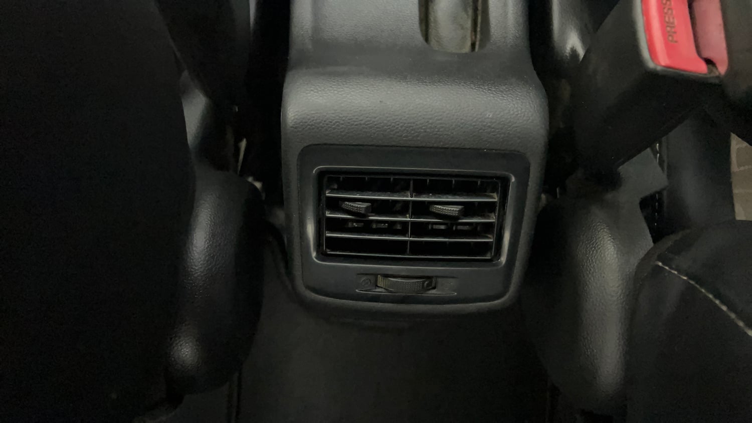 Used 2015 Hyundai Grand i10 Magna 1.2 Kappa VTVT Petrol Manual top_features 2nd row AC vent