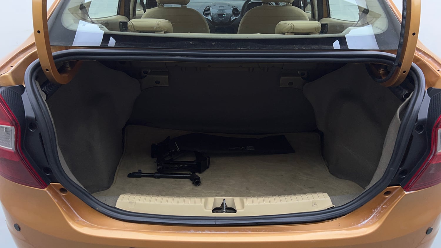 Used 2015 Ford Figo Aspire Titanium 1.5 Ti-VCT AT Petrol Automatic interior DICKY INSIDE VIEW