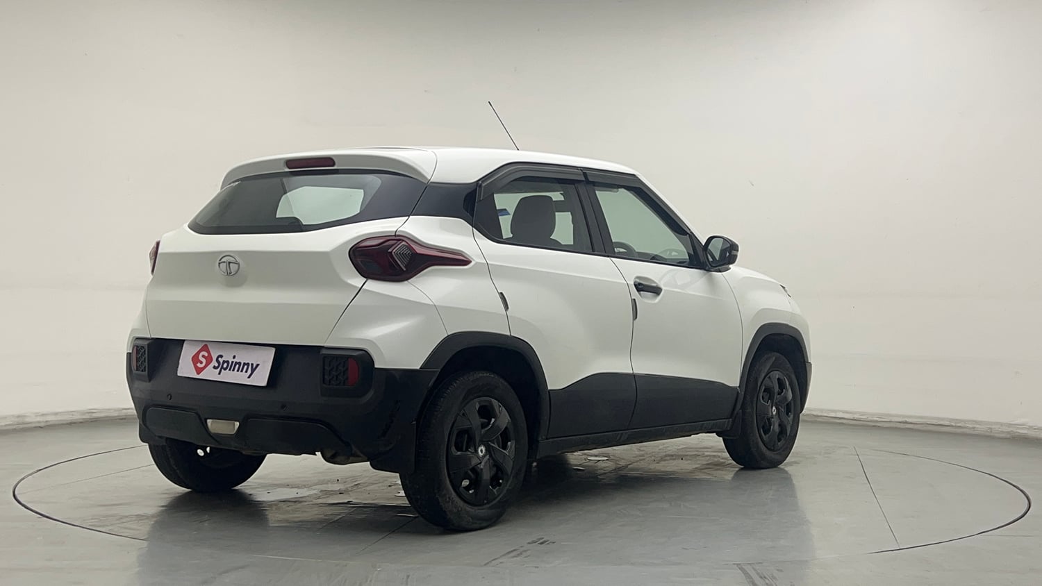 Used 2022 Tata Punch Pure MT Petrol + CNG(Outside Fitted) Cng Manual exterior RIGHT REAR CORNER VIEW