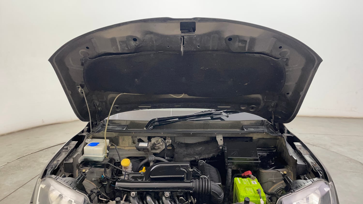 Used 2016 Renault Kwid RXT Petrol Manual engine ENGINE & BONNET OPEN FRONT VIEW