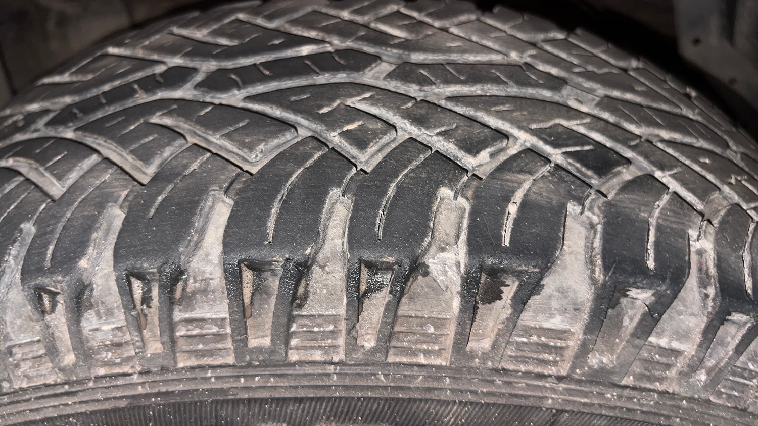 Used 2016 Mahindra TUV300 T8 Diesel Manual tyres LEFT FRONT TYRE TREAD VIEW