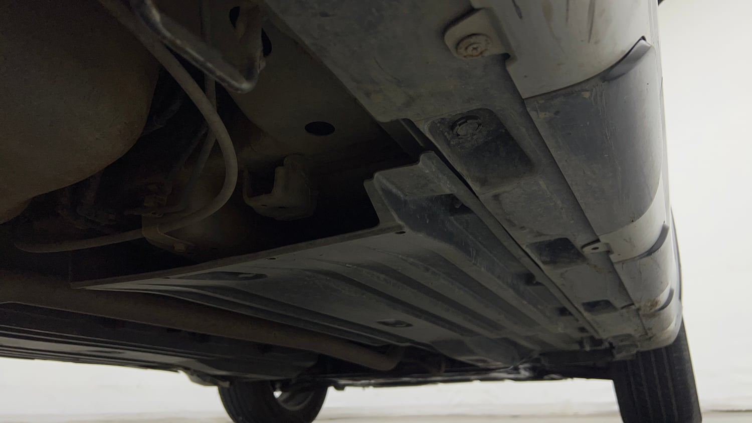Used 2018 maruti-suzuki Vitara Brezza ZDi AGS Diesel Automatic extra REAR RIGHT UNDERBODY VIEW