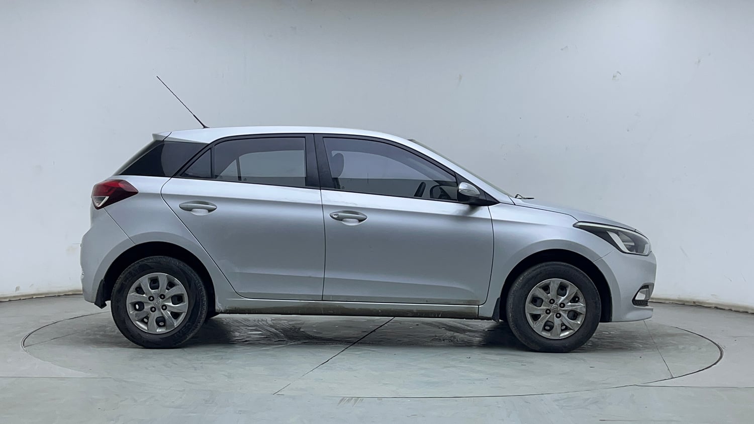 Used 2017 Hyundai Elite i20 Sportz 1.2 Petrol Manual exterior RIGHT SIDE VIEW