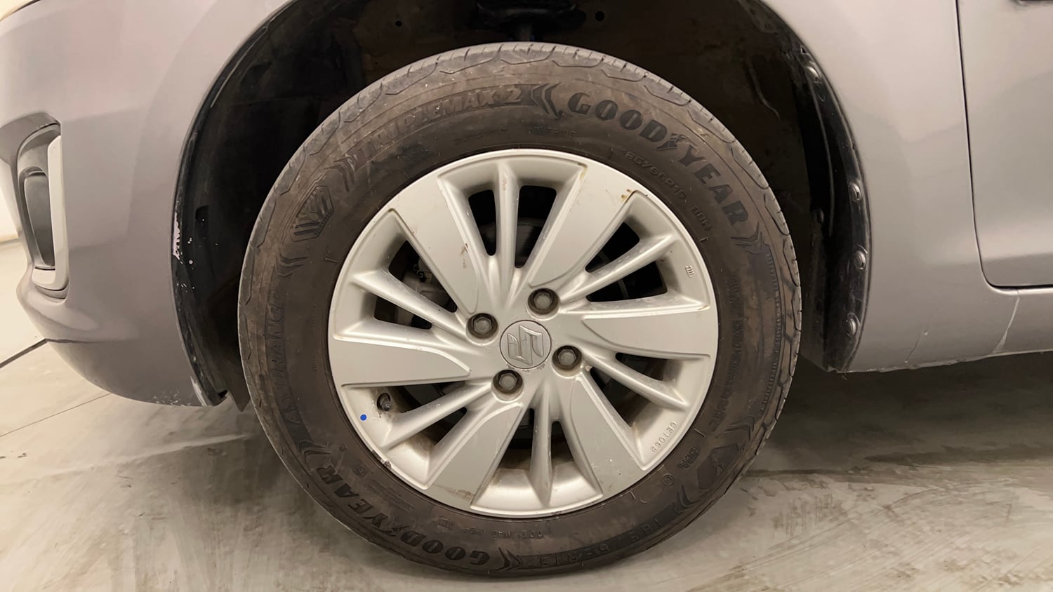 Used 2016 Maruti Suzuki Swift ZXi Petrol Manual tyres LEFT FRONT TYRE RIM VIEW