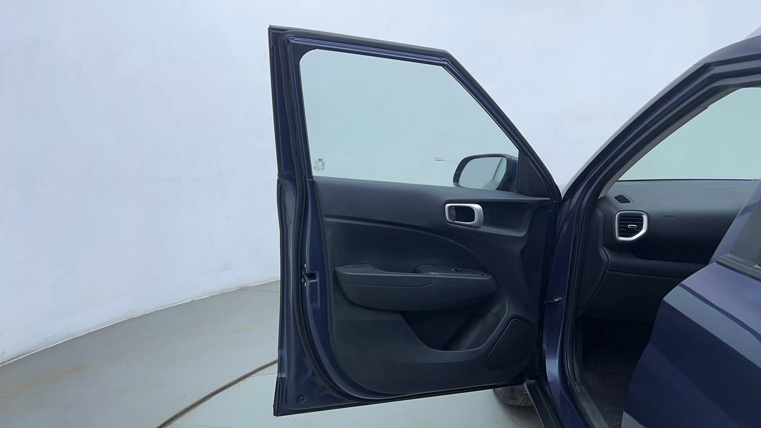 Used 2021 Hyundai Venue S 1.0 Turbo DCT Petrol Automatic interior LEFT FRONT DOOR OPEN VIEW