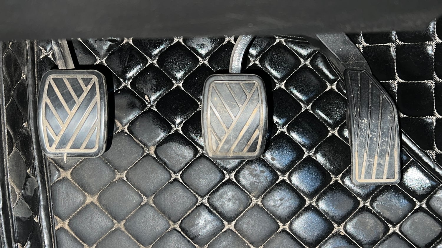 Used 2023 Maruti Suzuki Brezza Zxi Dual Tone Petrol Manual interior PEDALS VIEW