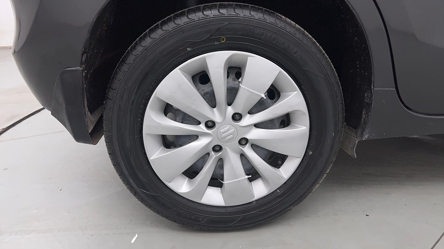 Used 2018 Maruti Suzuki Baleno Delta 1.2 Petrol Manual tyres RIGHT REAR TYRE RIM VIEW