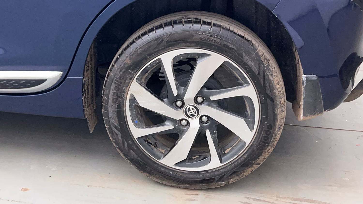 Used 2023 Toyota Glanza V AMT Petrol Automatic tyres LEFT REAR TYRE RIM VIEW