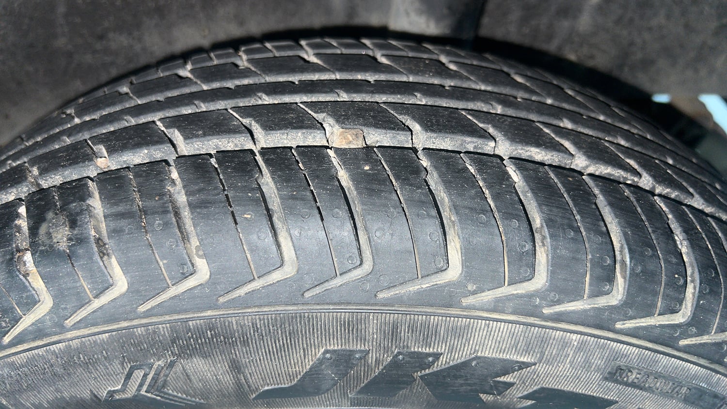 Used 2018 Renault Kwid 1.0 RXT AMT Opt Petrol Automatic tyres LEFT REAR TYRE TREAD VIEW
