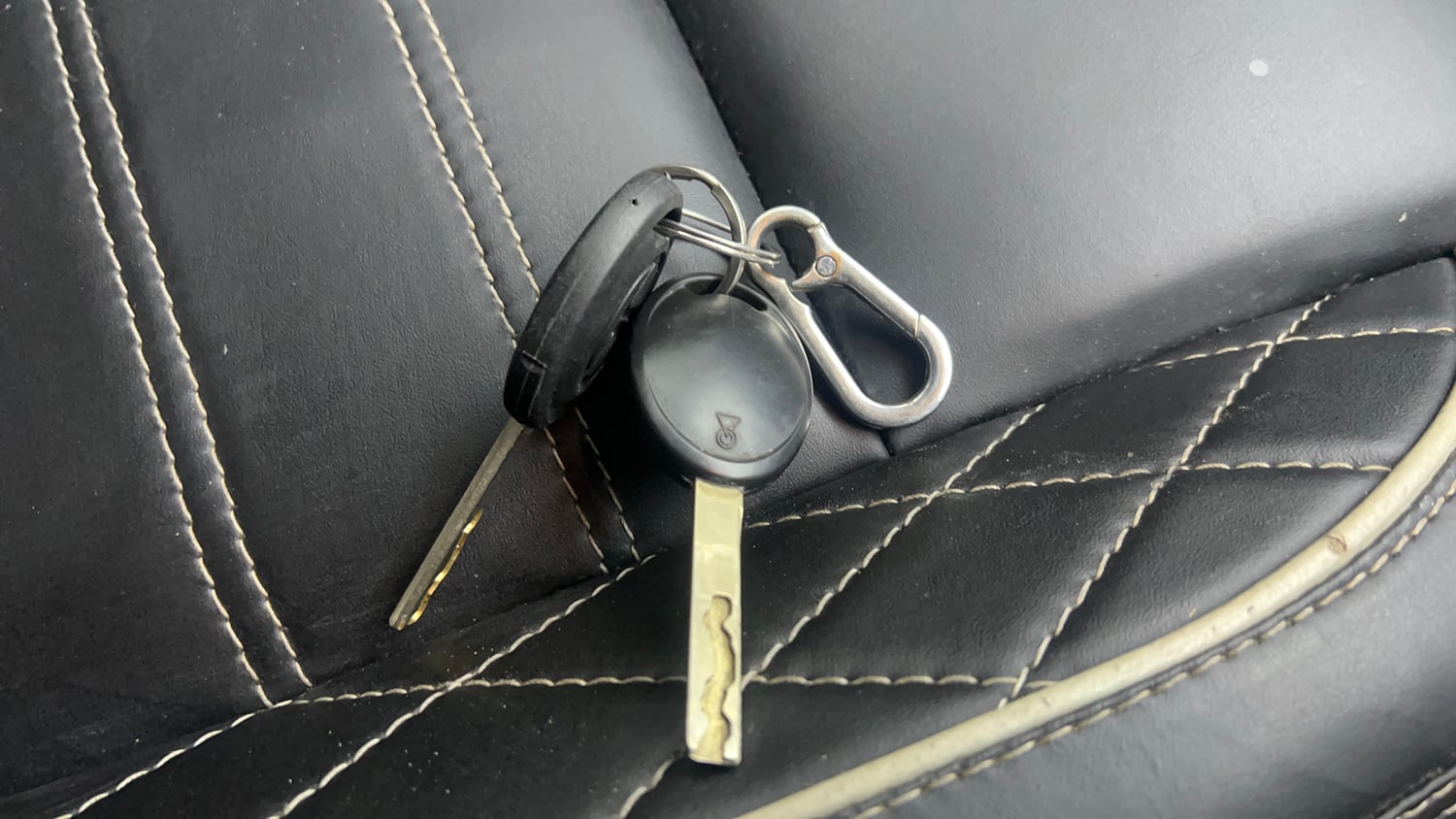Used 2022 Tata Punch Pure MT Petrol + CNG(Outside Fitted) Cng Manual extra CAR KEY VIEW