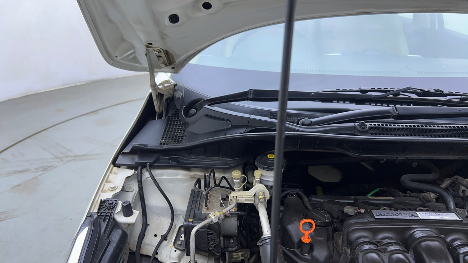Used 2021 Honda City ZX CVT Petrol Petrol Automatic engine ENGINE RIGHT SIDE HINGE & APRON VIEW