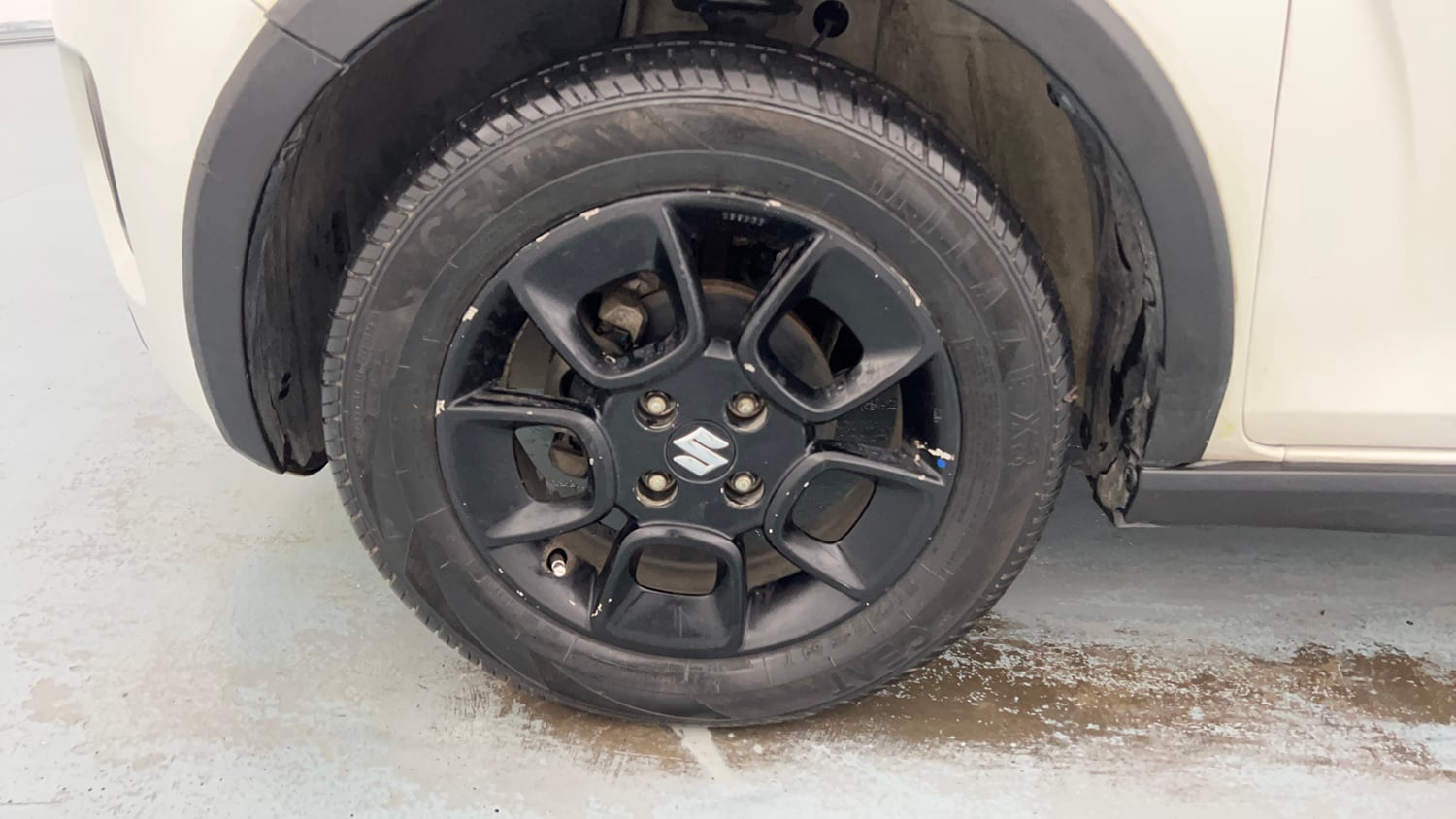 Used 2020 Maruti Suzuki Ignis Zeta 1.2 AMT Petrol Automatic tyres LEFT FRONT TYRE RIM VIEW