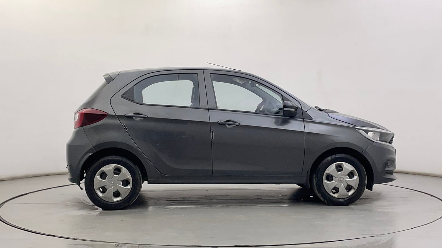 Used 2022 Tata Tiago XT (O) Petrol Manual exterior RIGHT SIDE VIEW