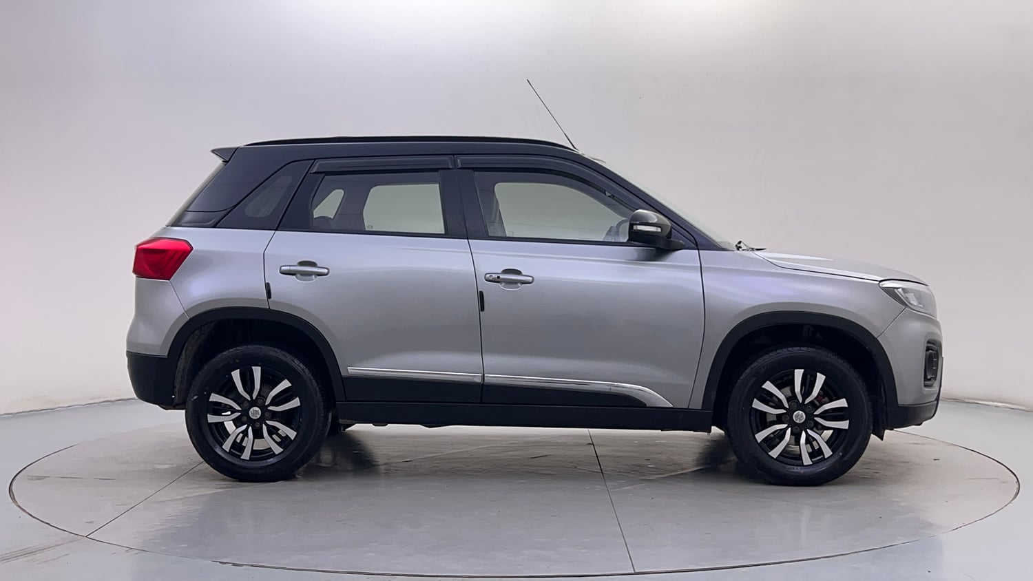 Used 2022 maruti-suzuki Vitara Brezza VXi Petrol Manual exterior RIGHT SIDE VIEW