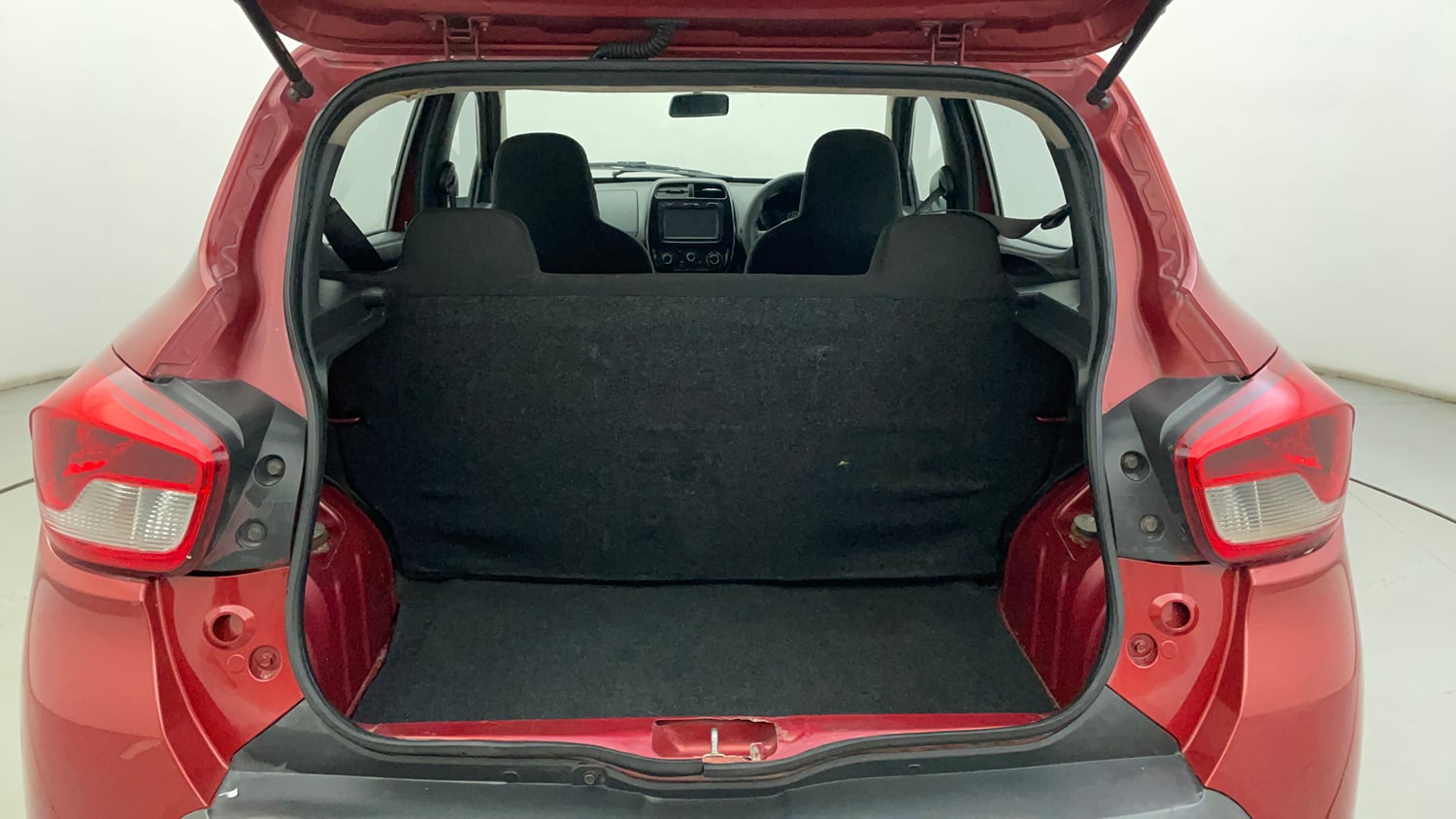 Used 2016 Renault Kwid 1.0 RXT Petrol Manual interior DICKY INSIDE VIEW