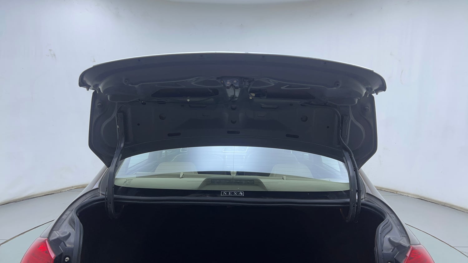 Used 2017 Maruti Suzuki Ciaz Alpha 1.4 MT Petrol Manual interior DICKY DOOR OPEN VIEW