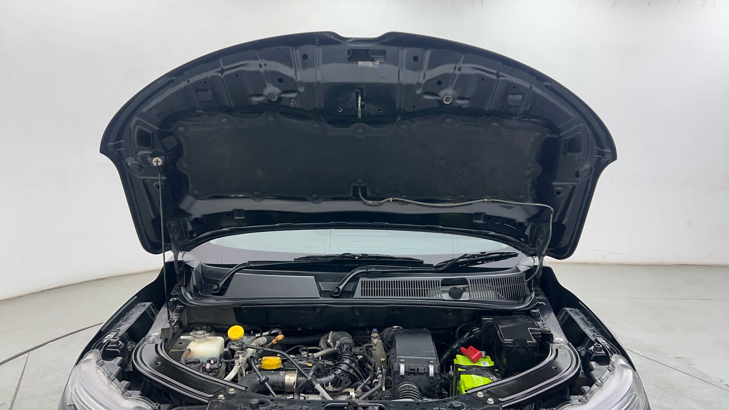 Used 2023 Renault Kiger RXZ Turbo CVT Petrol Automatic engine ENGINE & BONNET OPEN FRONT VIEW