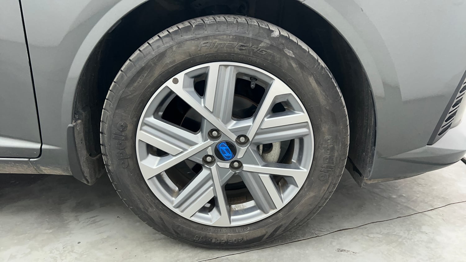 Used 2024 Hyundai Verna SX (O) 1.5 Petrol IVT Petrol Automatic tyres RIGHT FRONT TYRE RIM VIEW