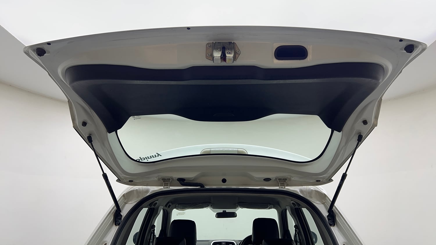 Used 2019 Maruti Suzuki Vitara Brezza [2016-2020] VDi Diesel Manual interior DICKY DOOR OPEN VIEW