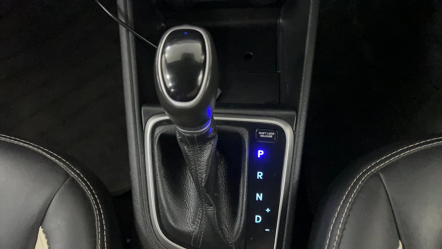Used 2022 Hyundai Verna SX 1.5 VTVT IVT Petrol Automatic interior GEAR  KNOB VIEW