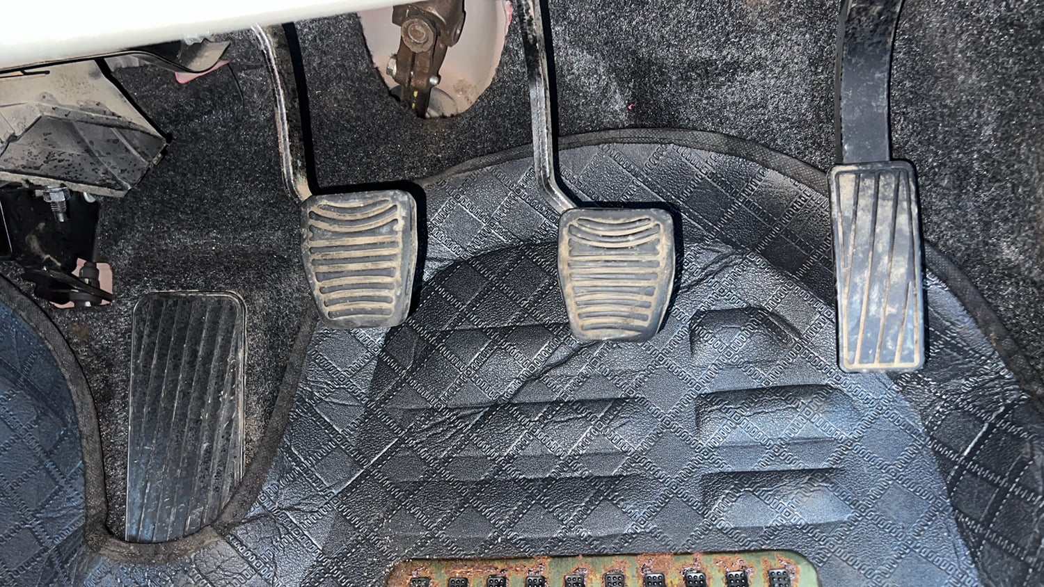 Used 2017 Mahindra KUV100 K6 6 STR Petrol Manual interior PEDALS VIEW
