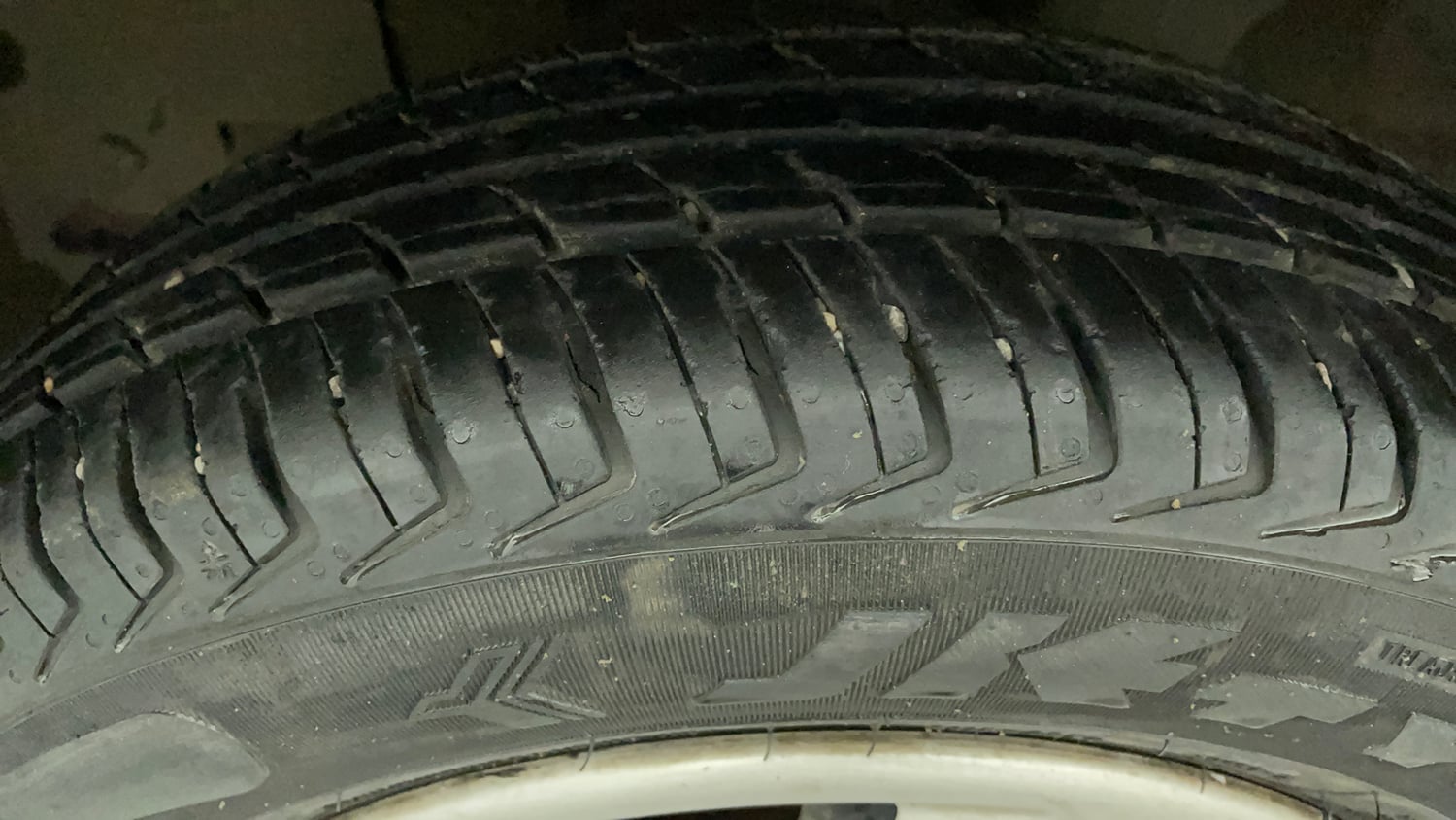 Used 2016 Renault Kwid 1.0 RXT Petrol Manual tyres LEFT FRONT TYRE TREAD VIEW