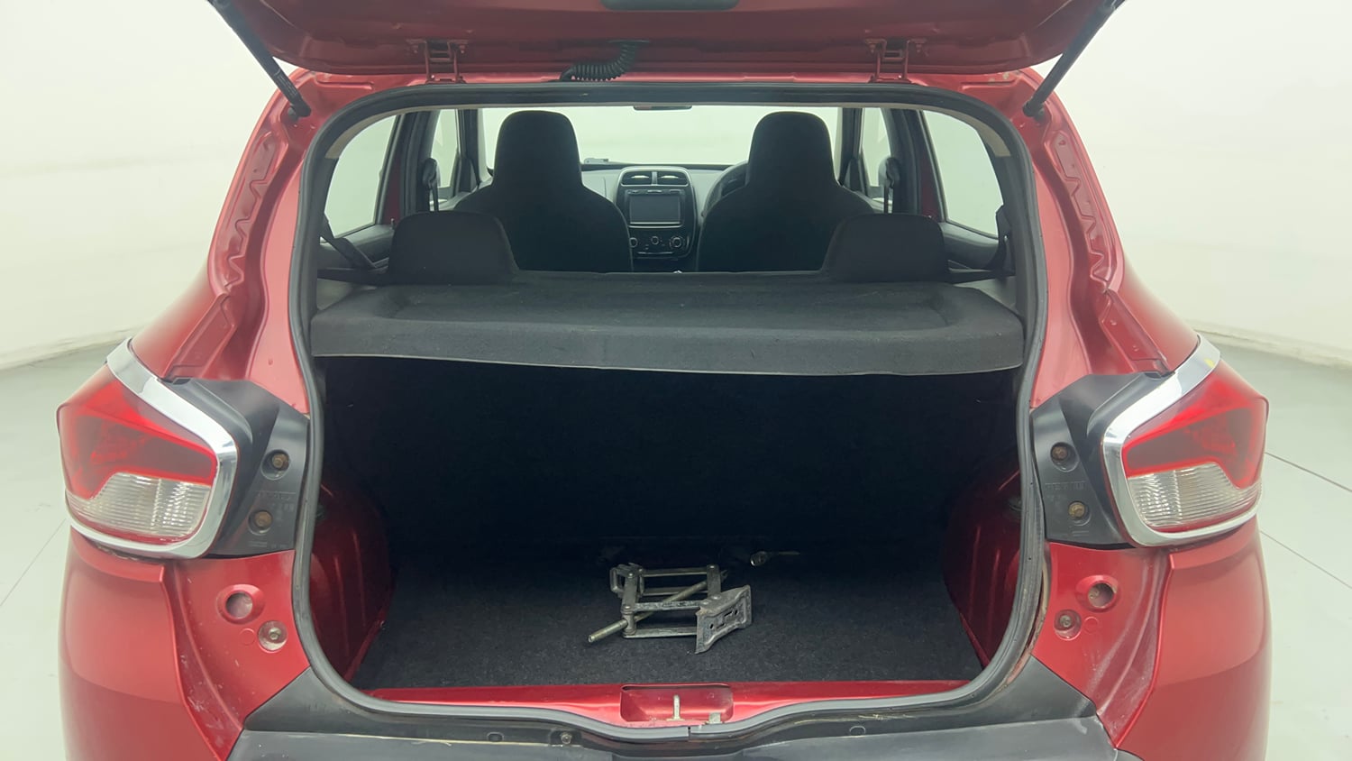 Used 2018 Renault Kwid 1.0 RXT AMT Opt Petrol Automatic interior DICKY INSIDE VIEW