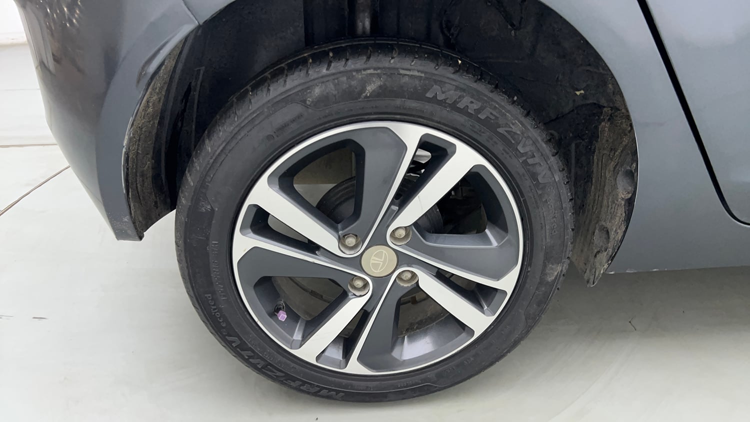Used 2021 Tata Altroz XZ Petrol Petrol Manual tyres RIGHT REAR TYRE RIM VIEW