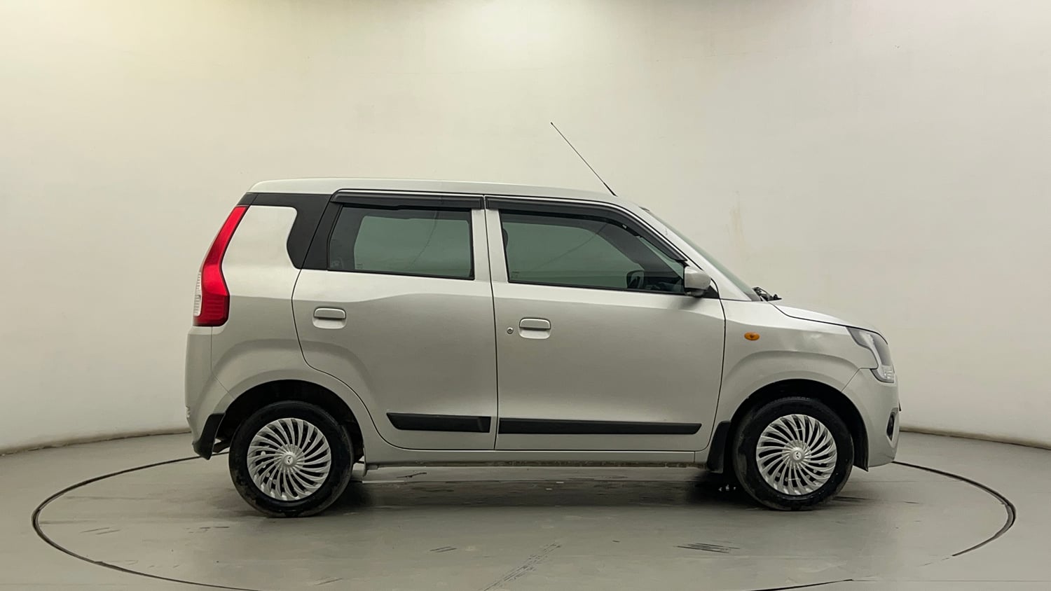 Used 2023 Maruti Suzuki Wagon R VXI 1.0 CNG Cng Manual exterior RIGHT SIDE VIEW