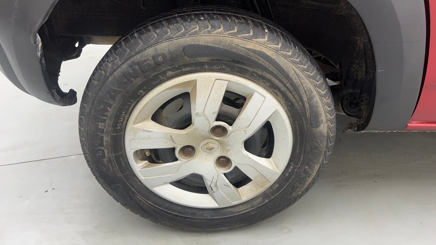 Used 2018 Renault Kwid 1.0 RXT AMT Opt Petrol Automatic tyres RIGHT REAR TYRE RIM VIEW
