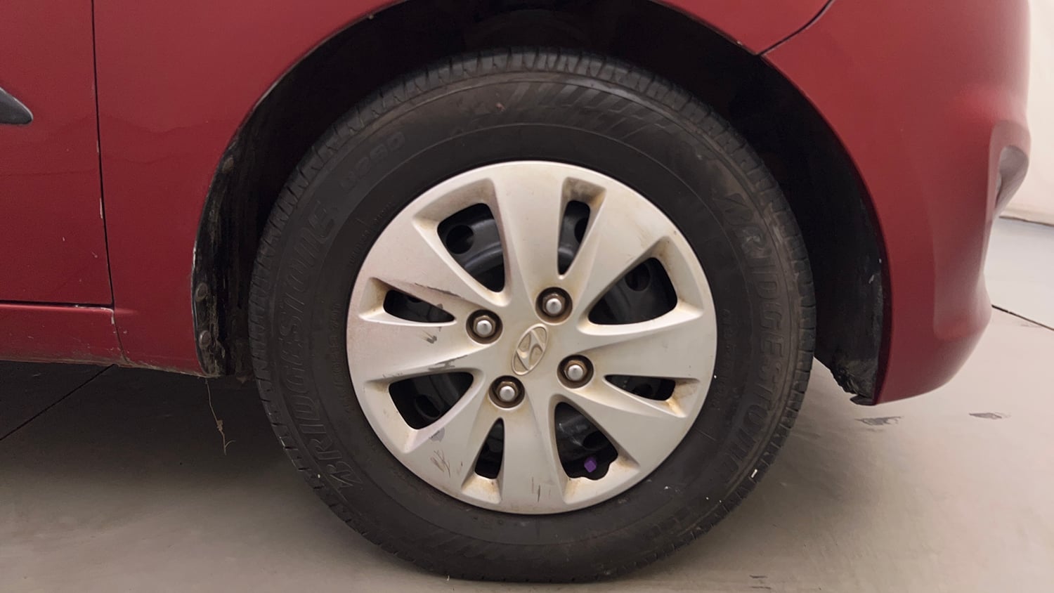 Used 2012 Hyundai i10 Magna 1.2 Kappa2 Petrol Manual tyres RIGHT FRONT TYRE RIM VIEW