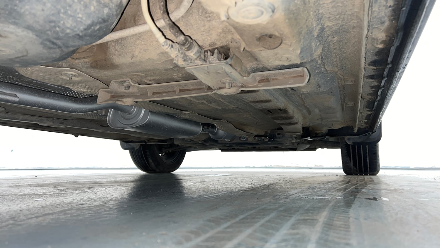Used 2023 Volkswagen Virtus Topline 1.0 TSI MT Petrol Manual extra REAR RIGHT UNDERBODY VIEW