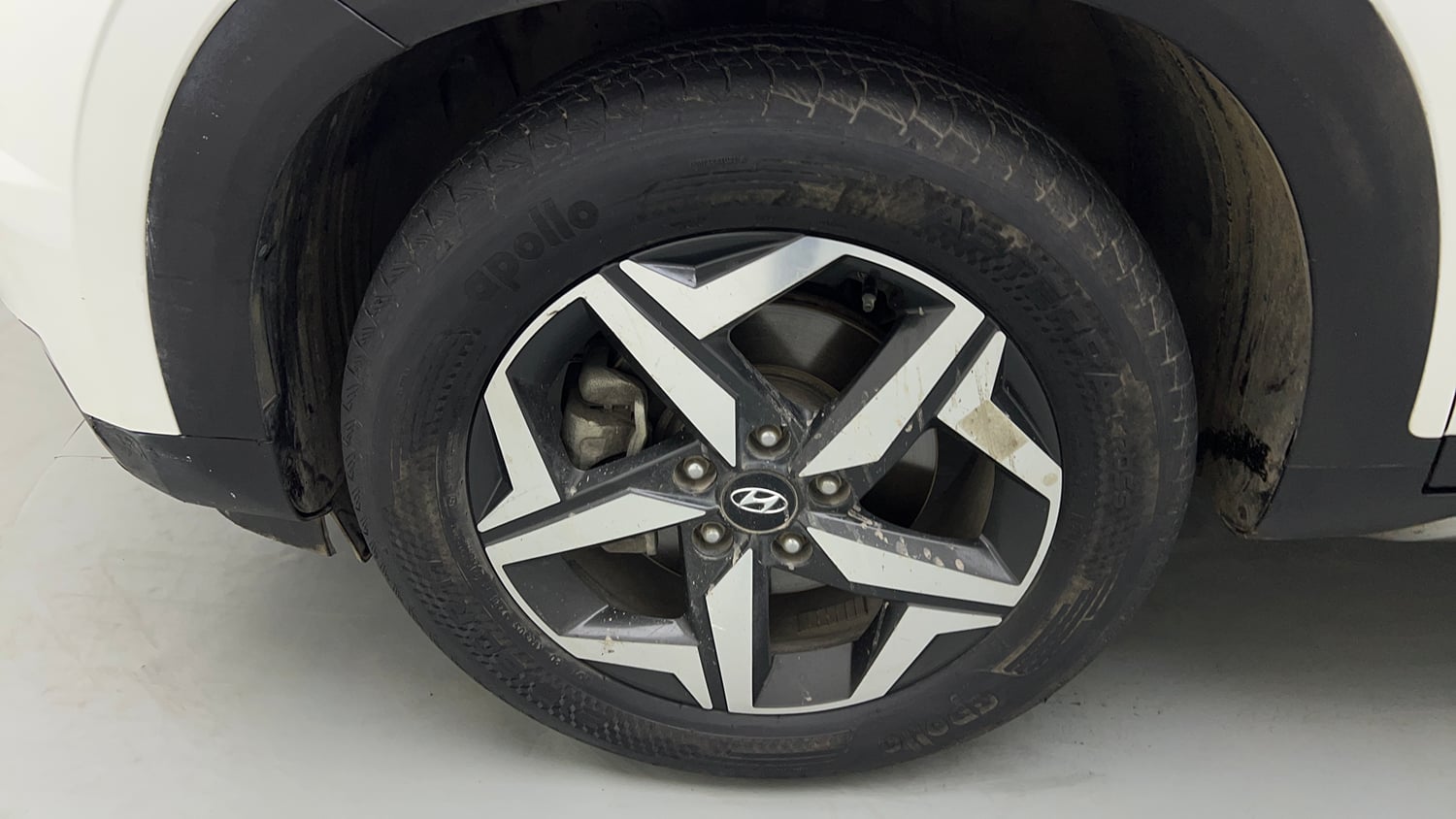 Used 2022 Hyundai Alcazar Prestige Exe (O) 7 STR 1.5 Diesel AT Diesel Automatic tyres LEFT FRONT TYRE RIM VIEW
