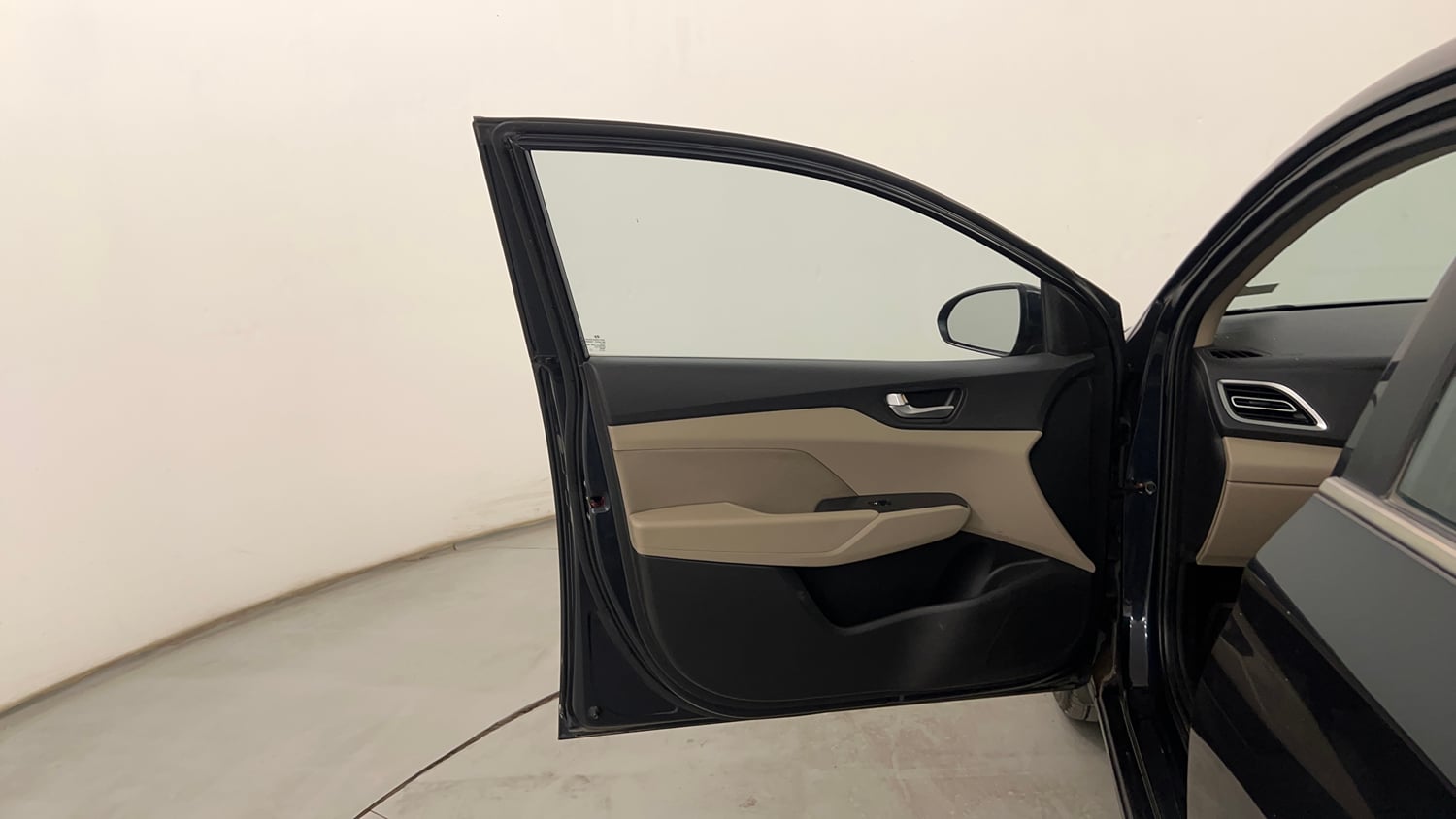 Used 2022 Hyundai Verna SX 1.5 VTVT IVT Petrol Automatic interior LEFT FRONT DOOR OPEN VIEW