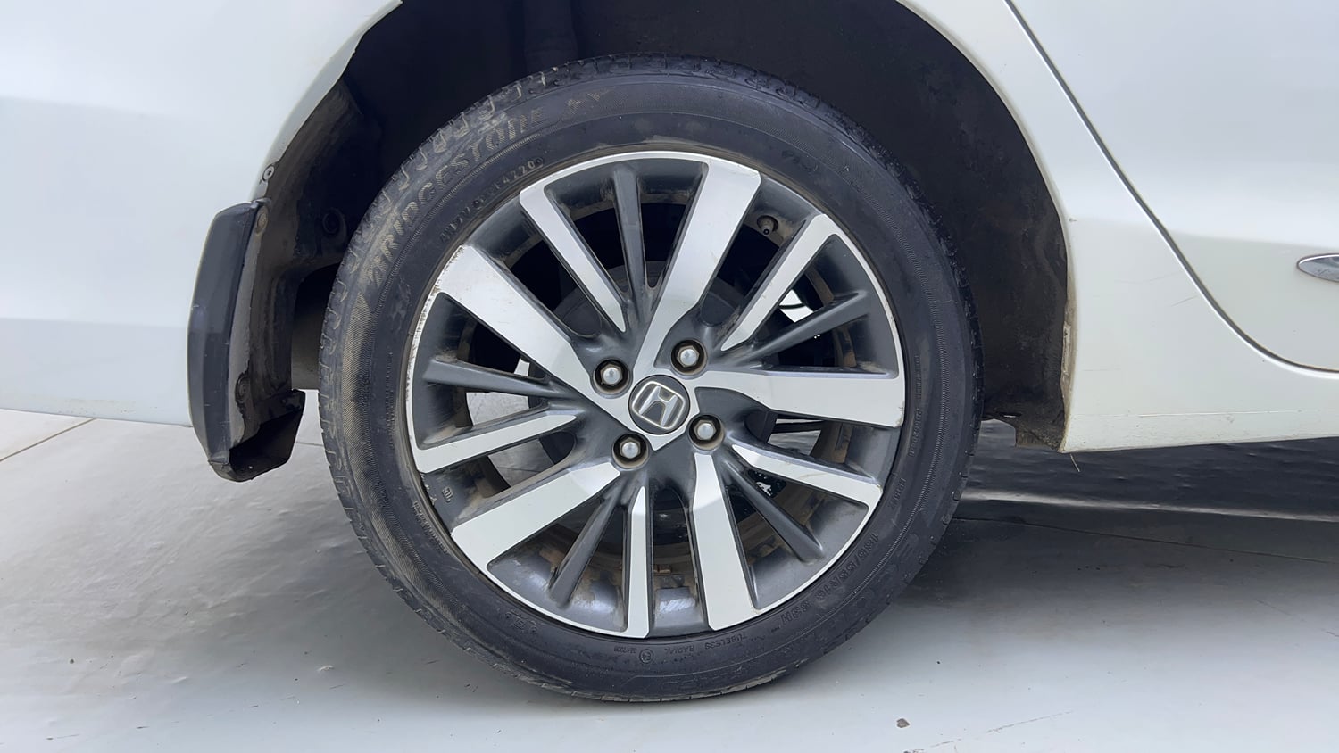 Used 2021 Honda City ZX CVT Petrol Petrol Automatic tyres RIGHT REAR TYRE RIM VIEW