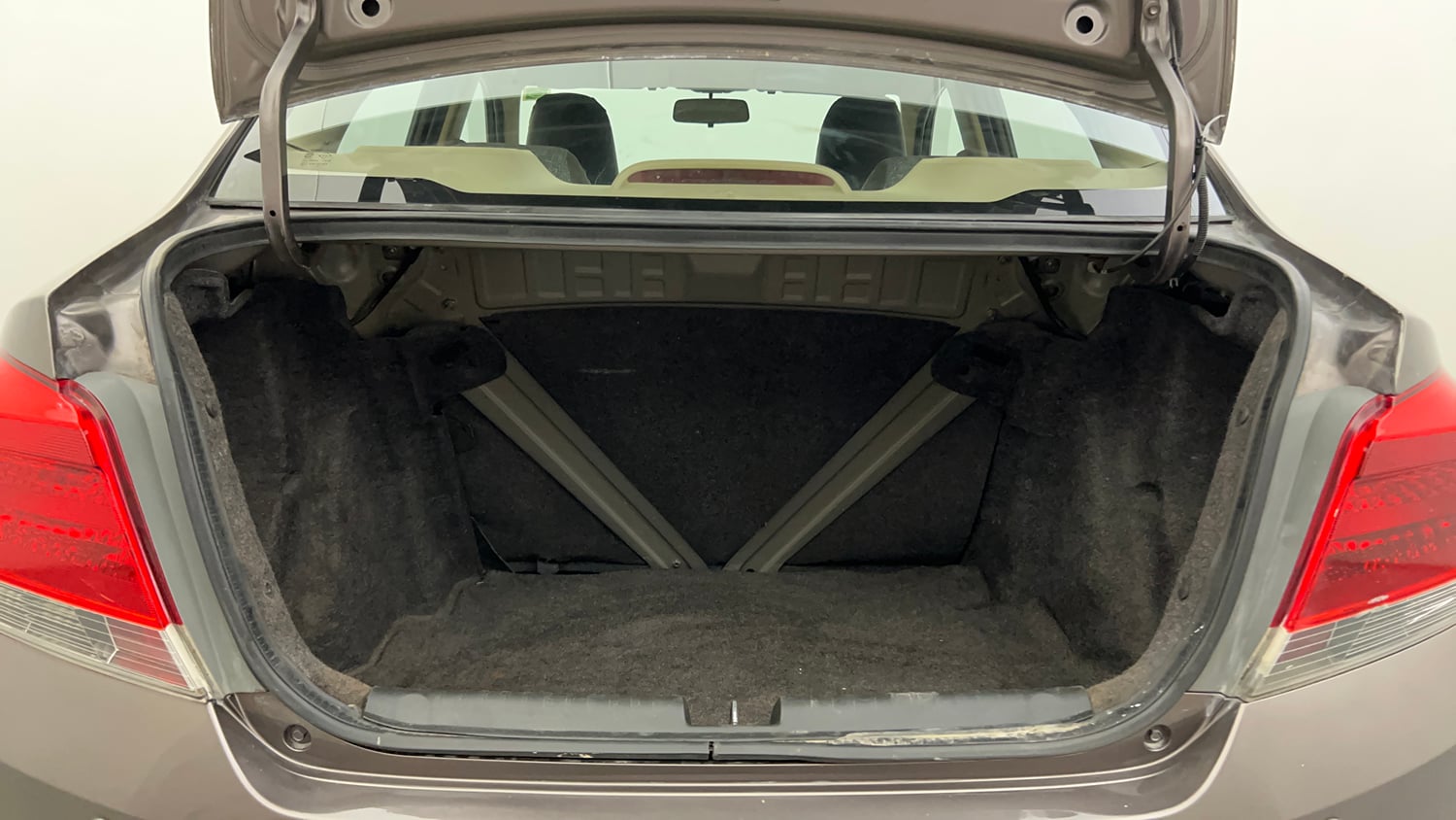 Used 2013 Honda Amaze 1.2 S i-VTEC Petrol Manual interior DICKY INSIDE VIEW