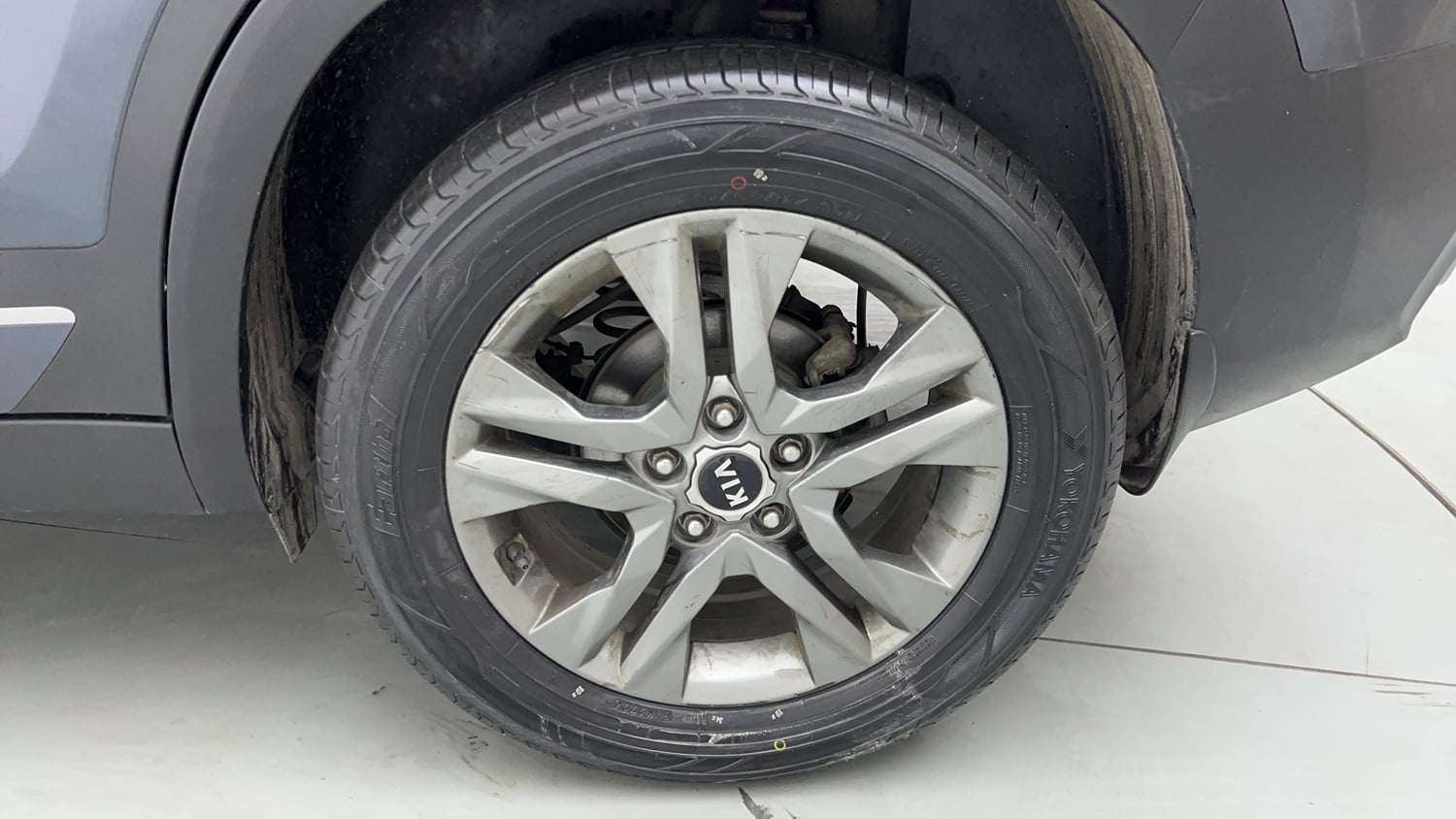 Used 2020 kia Seltos HTX IVT 1.5 Petrol Automatic tyres LEFT REAR TYRE RIM VIEW