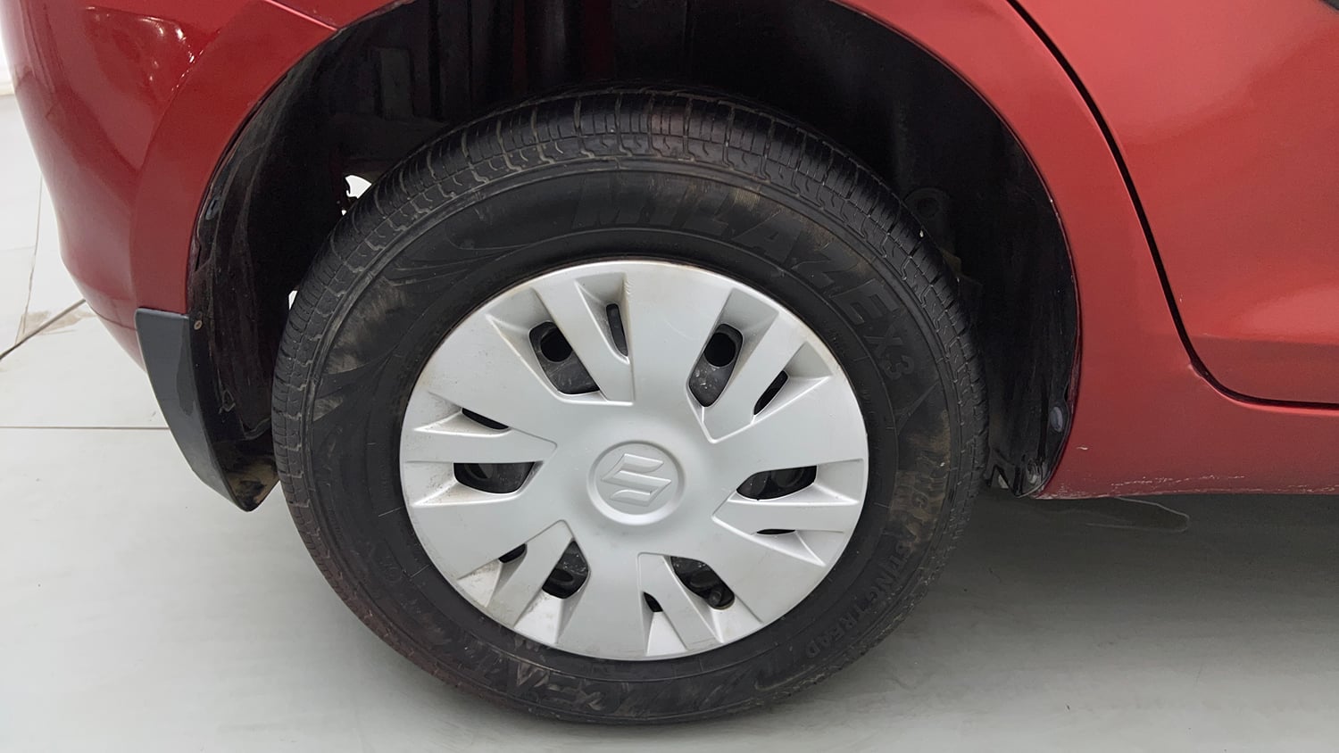 Used 2013 Maruti Suzuki Swift VXi Petrol Manual tyres RIGHT REAR TYRE RIM VIEW