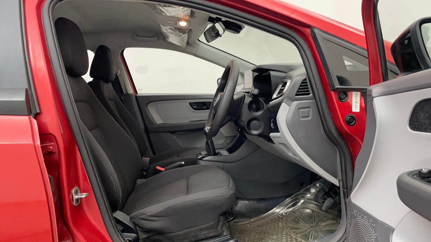 Used 2020 Tata Altroz XT Petrol Petrol Manual interior RIGHT SIDE FRONT DOOR CABIN VIEW
